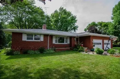 109 Jansen Drive, Fox Lake, WI 53933