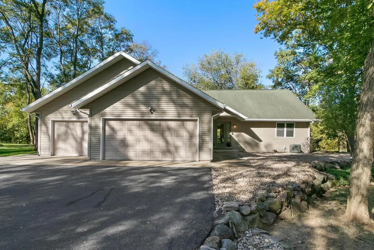 831 Island Court, Baraboo, WI 53913 - #1