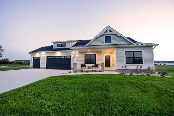 3804 N Woodbury Lane, Janesville, WI 53545