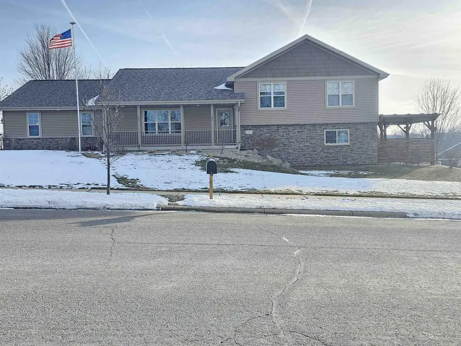 901 Blue Mounds Street, Mount Horeb, WI 53572 - Image #2