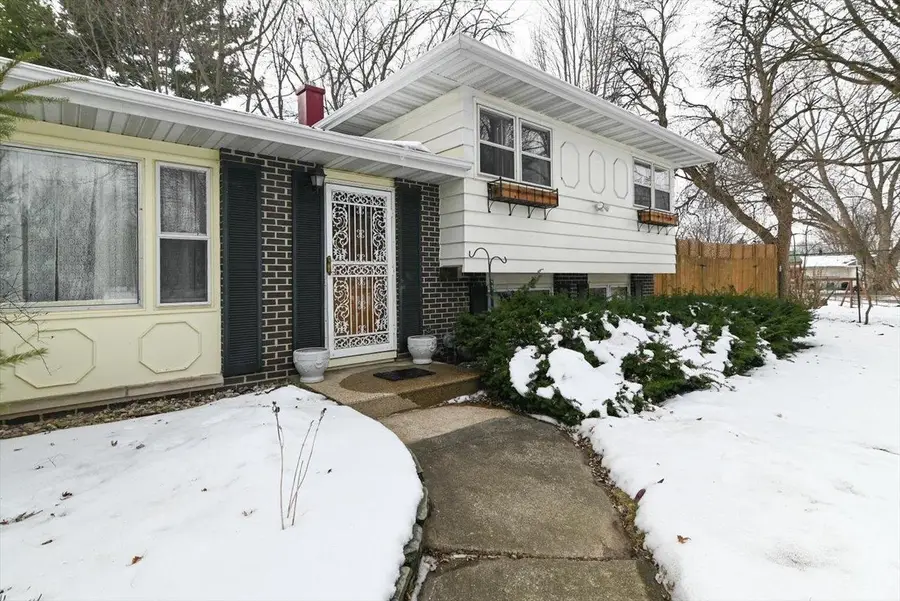 2102 Manor Green Drive, Madison, WI 53711 - #2