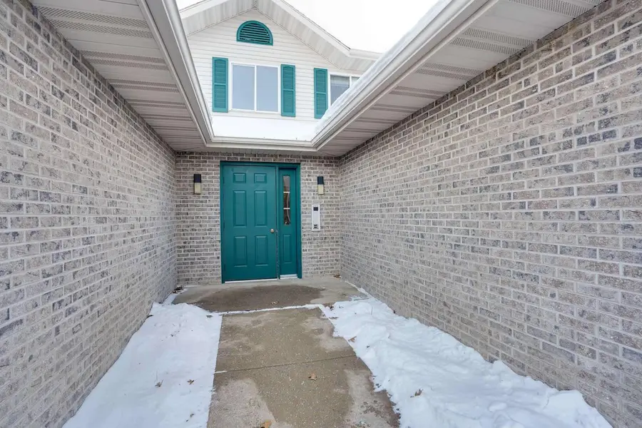 435 Bowlavard Avenue #7, Belleville, WI 53508 - #3