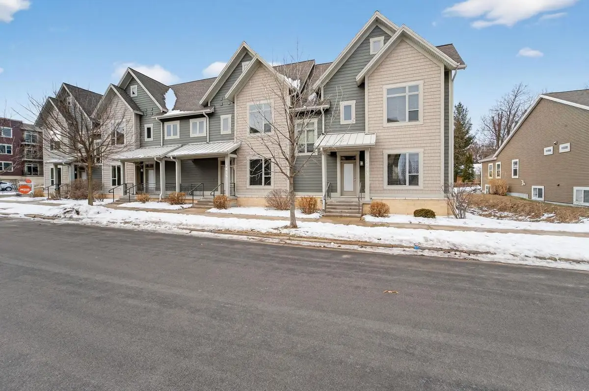 2817 No Oaks Ridge, Fitchburg, WI 53711 - #1