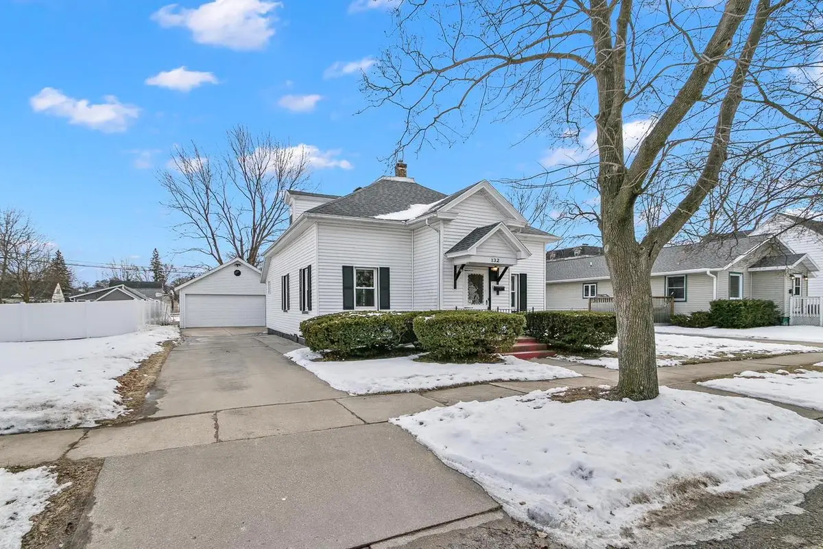 132 E Marion Street, Portage, WI 53901 - #1
