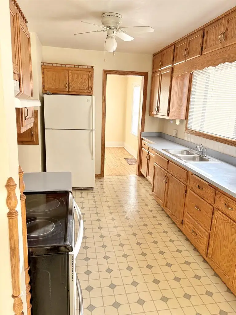 408 S Lincoln Avenue, Beaver Dam, WI 53916 - #3