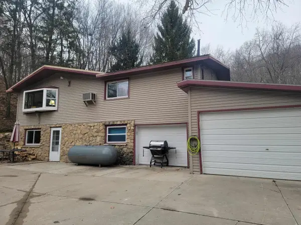 S7165 Lake Road, Hillpoint, WI 53937