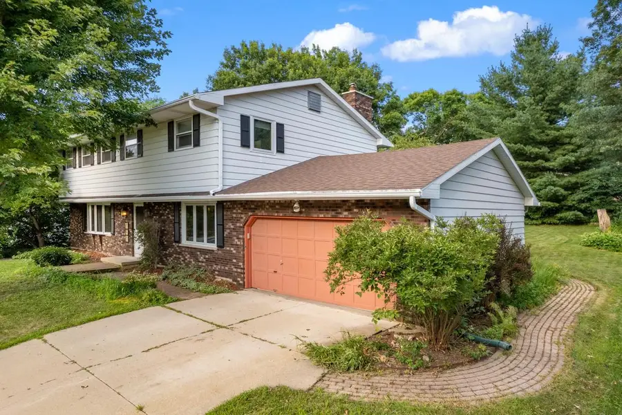 571 S Hillcrest Drive, Verona, WI 53593 - #3