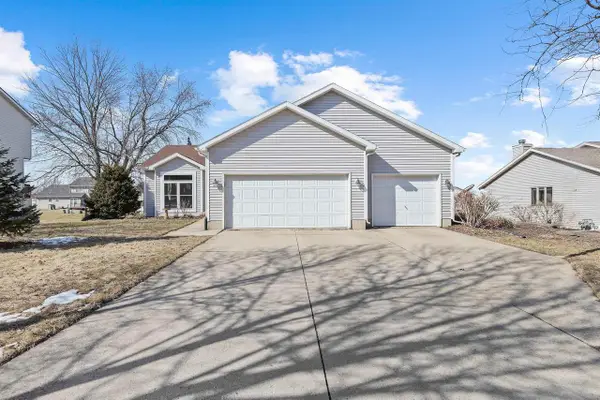 639 N Woods Edge Drive, Oregon, WI 53575