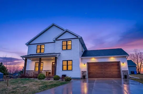 166 Cardinal Lane, Fall River, WI 53932