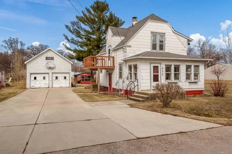 233 W Dawson Avenue, Beloit, WI 53511 - #3