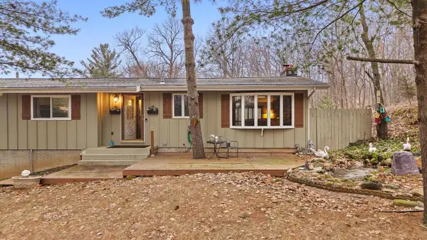 W9477 Parkway Drive, Poynette, WI 53955