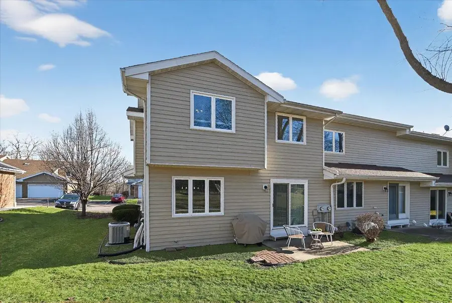 308 Castle Oaks Crossing, Waunakee, WI 53597 - #2