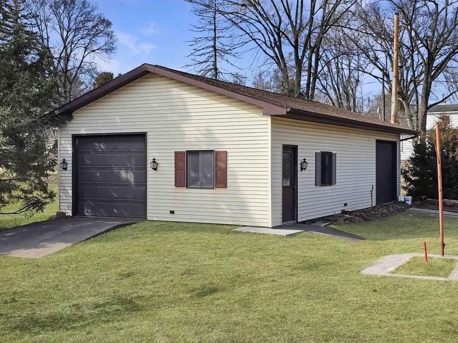620 Elm Street, Platteville, WI 53818 - #3
