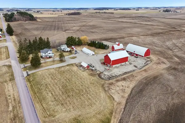 W7900 Meek Road, Arlington, WI 53911