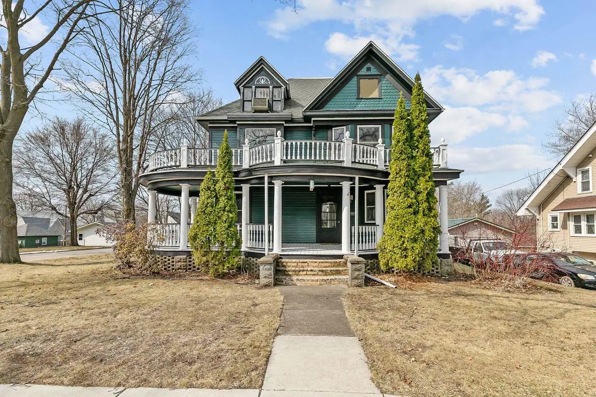 215 N Bridge Street, Markesan, WI 53946 - #1
