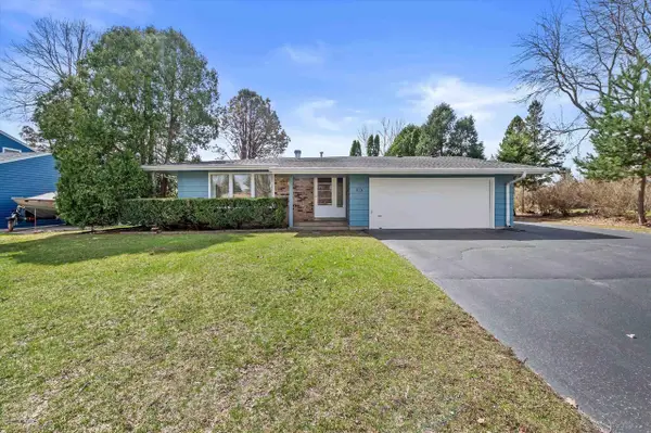 1007 Dona Road, Hartland, WI 53029