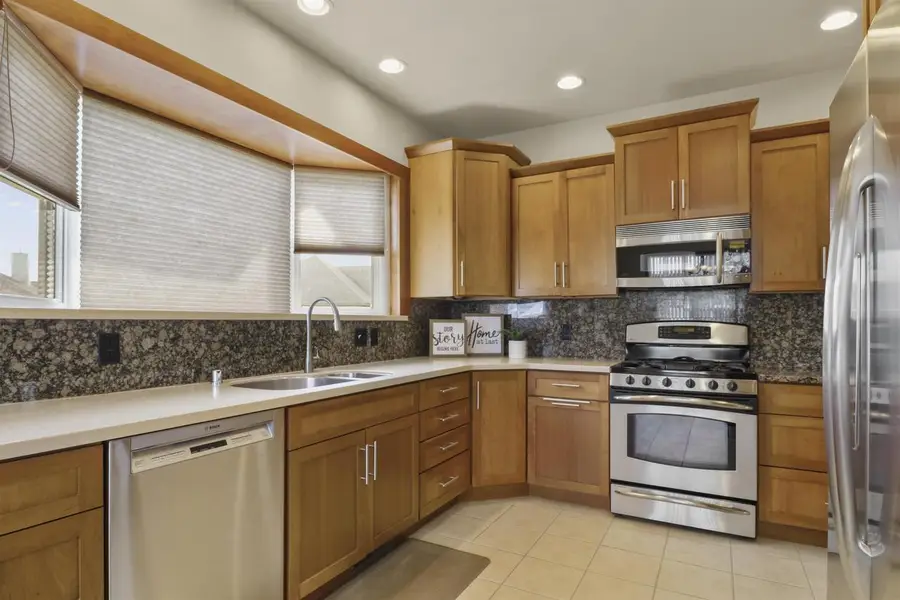 14 Rembrandt Way #9, Fitchburg, WI 53711 - #3