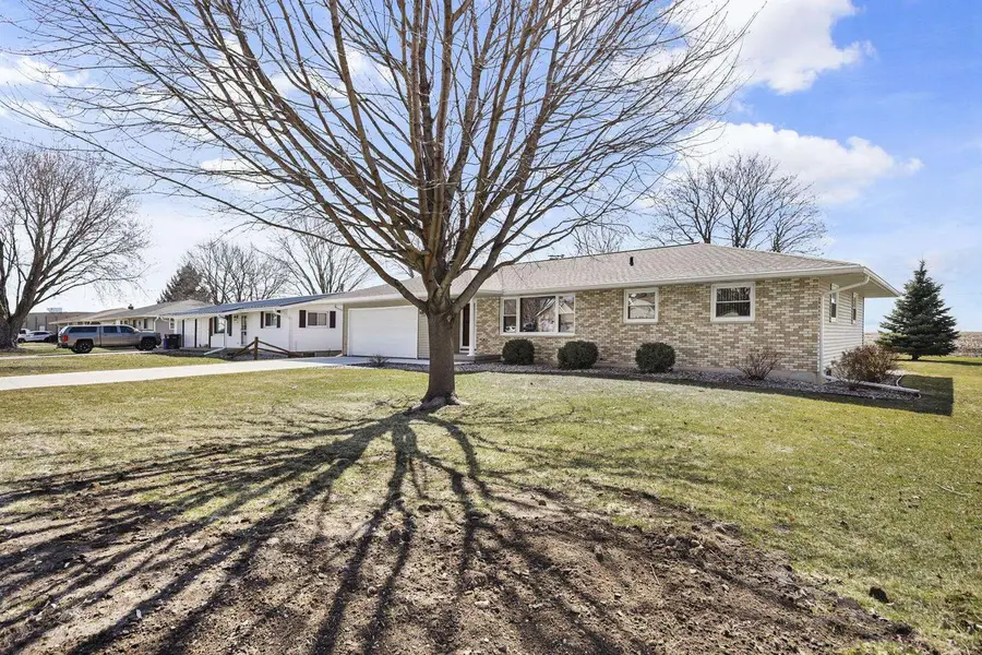 226 Curtis Street, Arlington, WI 53911 - #3