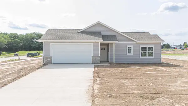 3801 N Woodbury Lane, Janesville, WI 53545