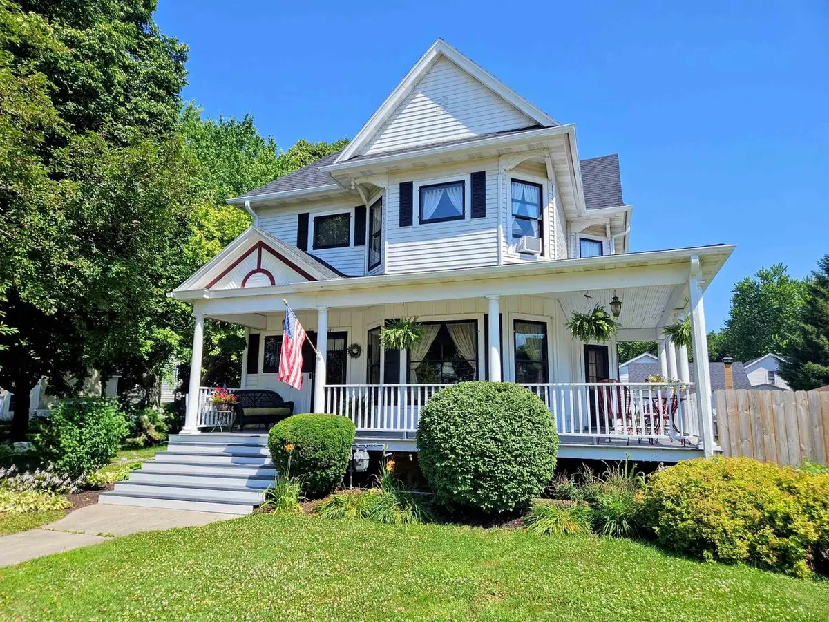 410 Washington Street, Edgerton, WI 53534 - #1