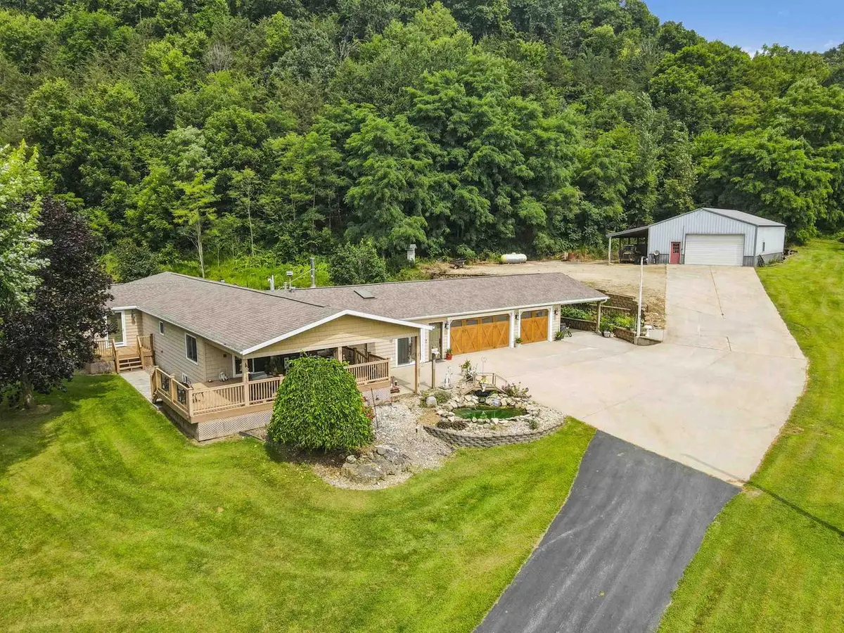 2334 Longview Lane, Harpers Ferry, IA 52146 - #1