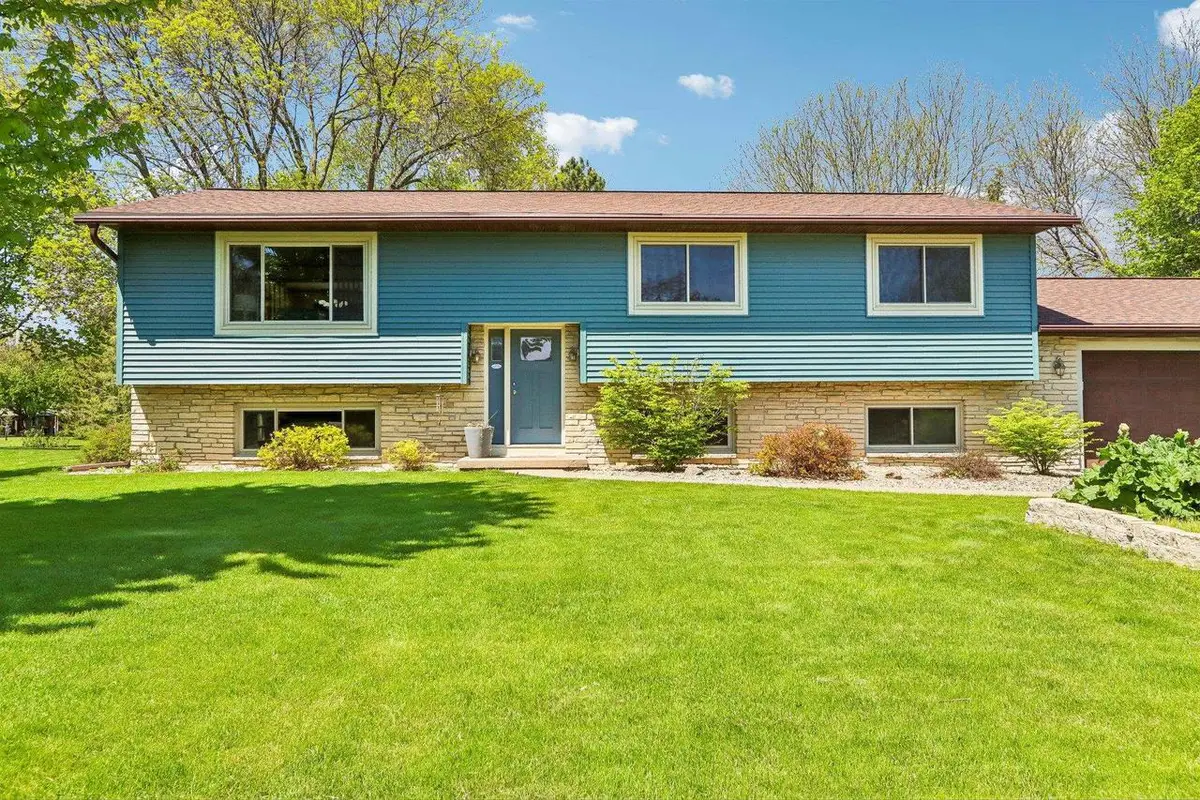 4431 Meadow Wood Circle, Deforest, WI 53532 - #1