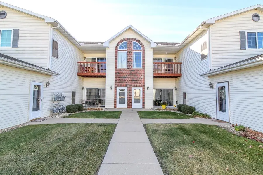 1612 Commonwealth Drive #8, Fort Atkinson, WI 53538 - #2