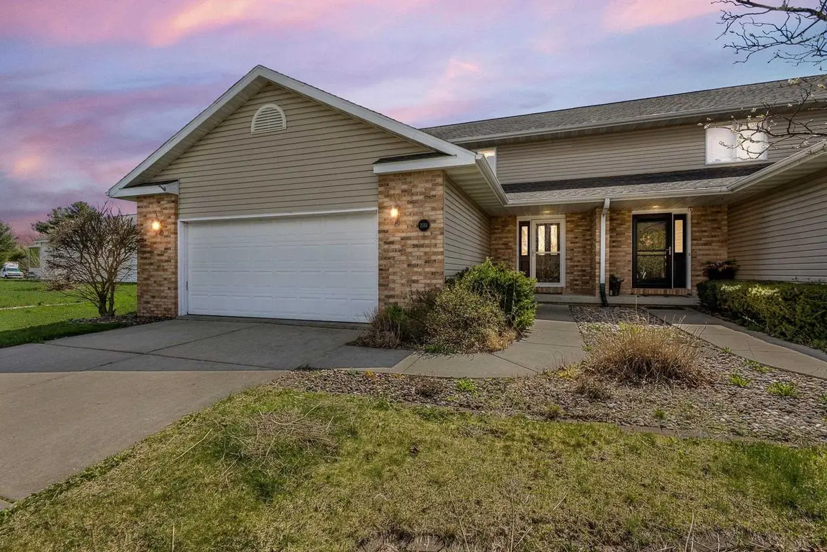 1014 S Perry Parkway, Oregon, WI 53575 - #1