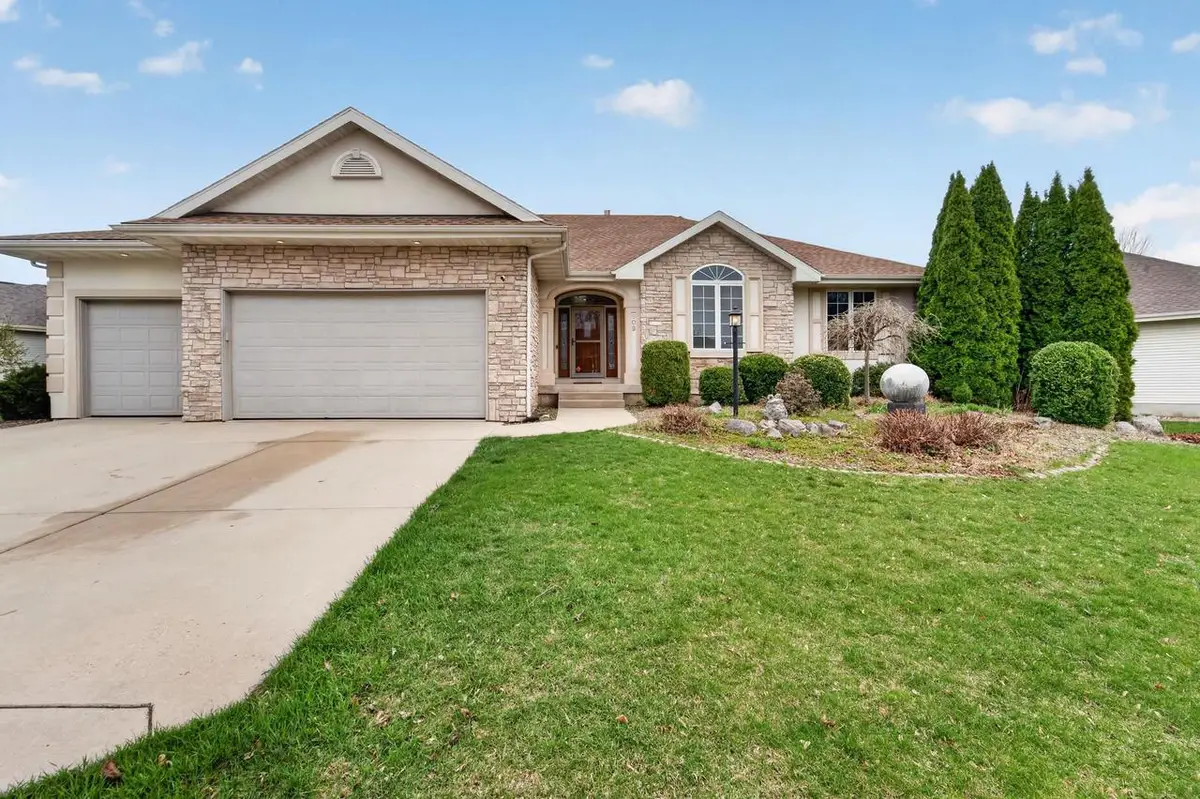609 S Meadowbrook Lane, Waunakee, WI 53597 - #1
