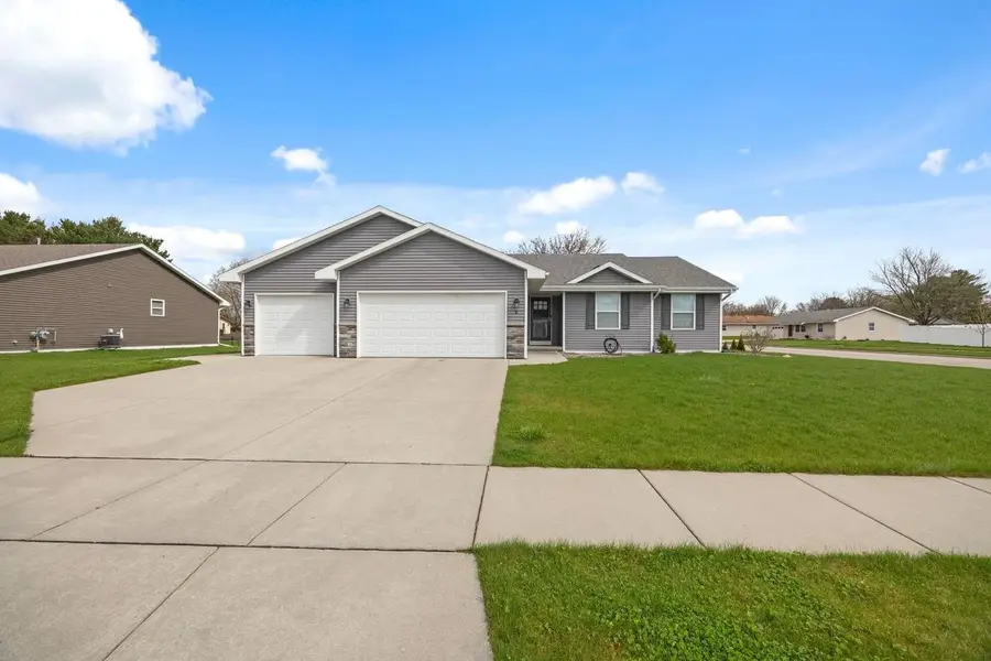 8 W Gailen Lane, Milton, WI 53563 - #2