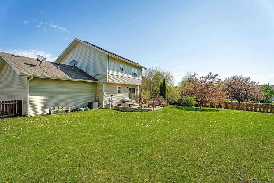 10 BANNER Circle, Madison, WI 53718 - #2