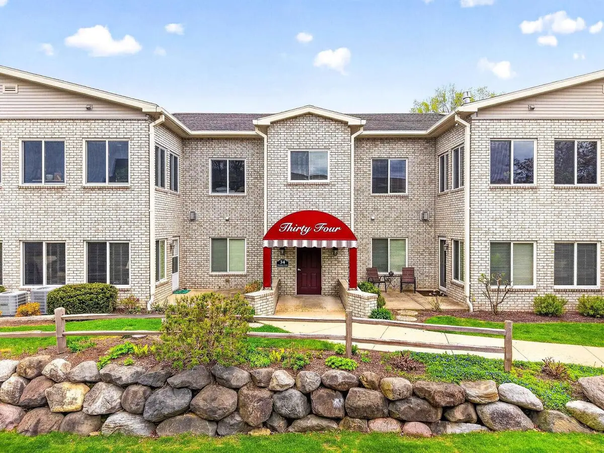 34 Cherokee Circle #103, Madison, WI 53704 - #1