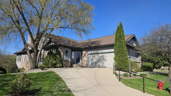 3051 Woods Edge Way, Fitchburg, WI 53711