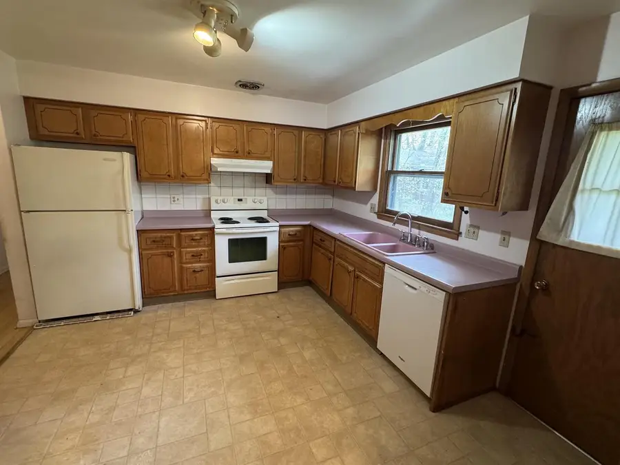 18 Kenosha Drive, Madison, WI 53705 - #3