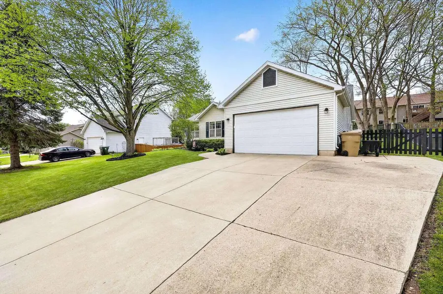 5146 Oak Valley Drive, Madison, WI 53704 - #3