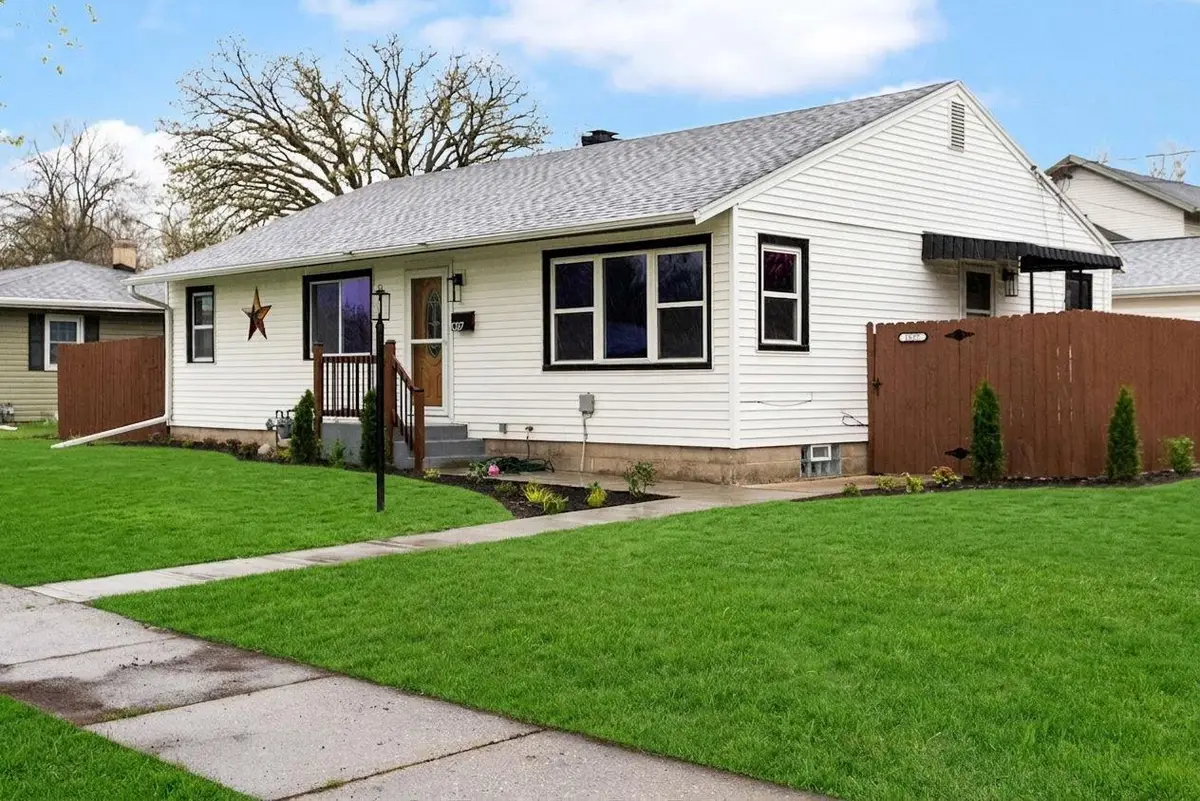 1027 Thomas Street, Janesville, WI 53545 - #1