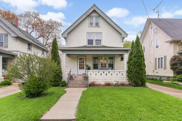 831 Oakland Avenue, Waukesha, WI 53186