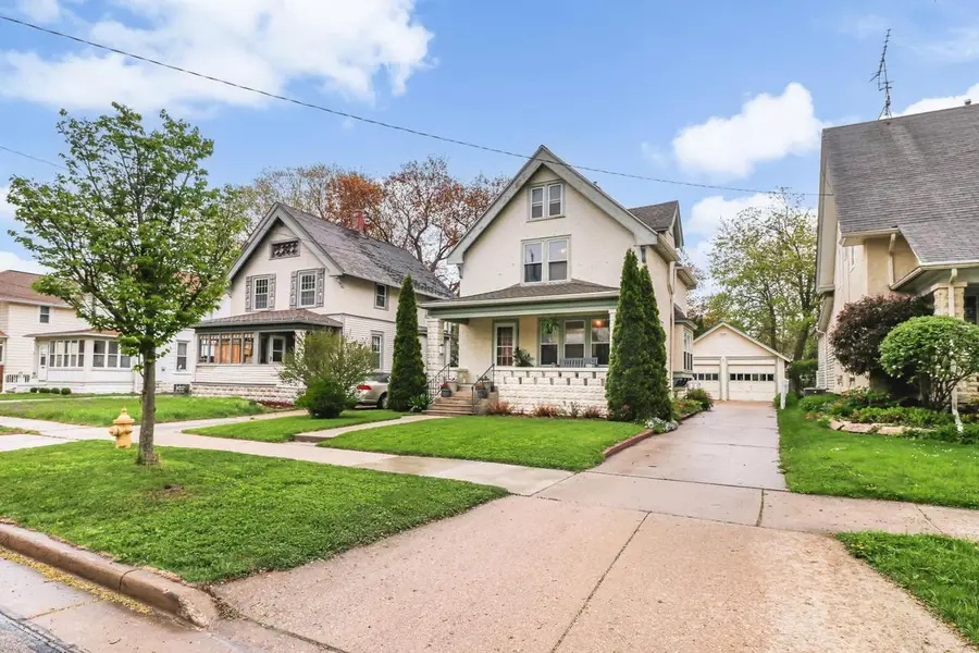 831 Oakland Avenue, Waukesha, WI 53186 - #2