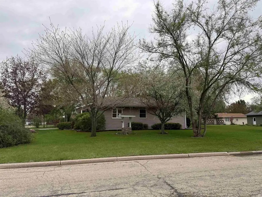22 16th Street, Prairie Du Sac, WI 53578 - #2