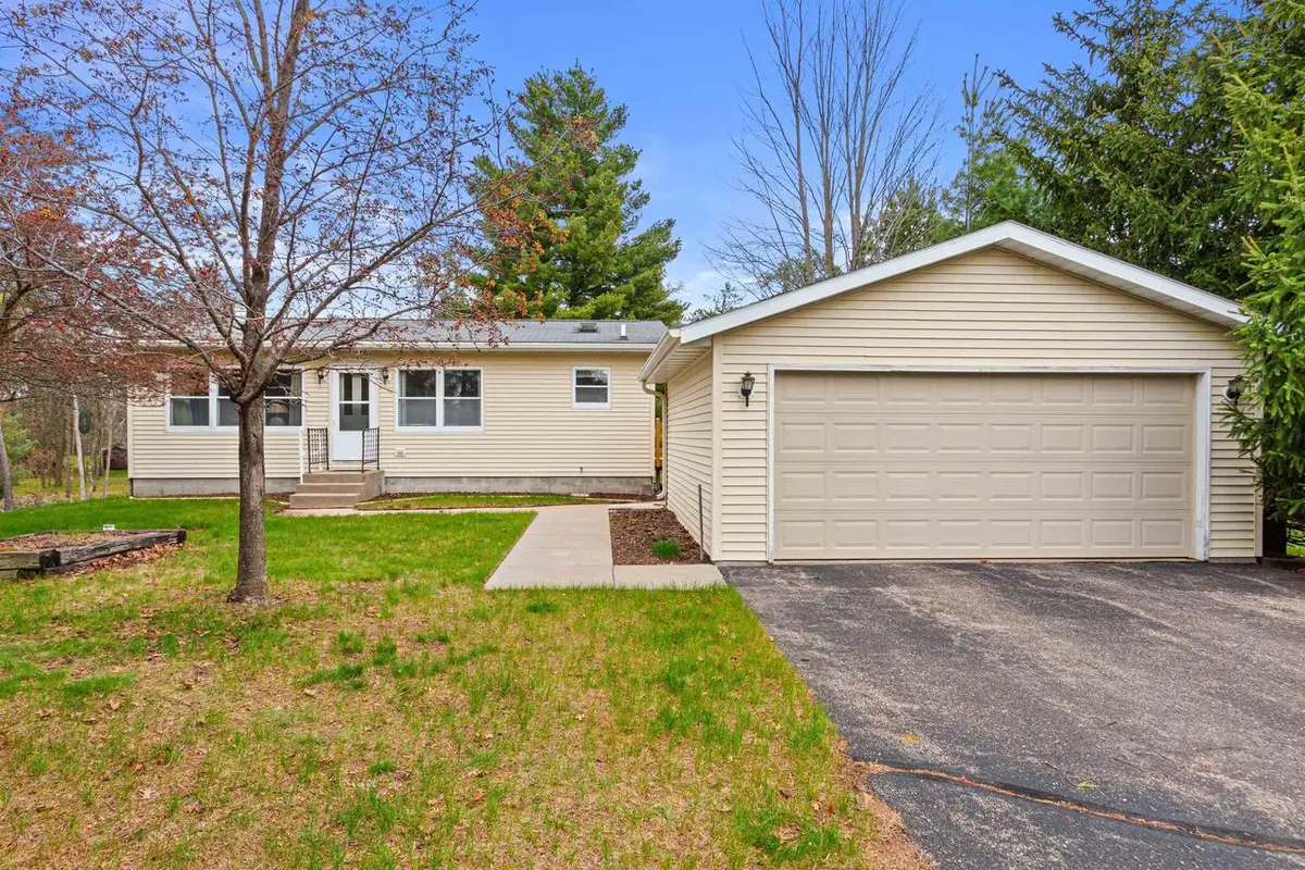 960 & 962 Falk Court, Nekoosa, WI 54457 - #1