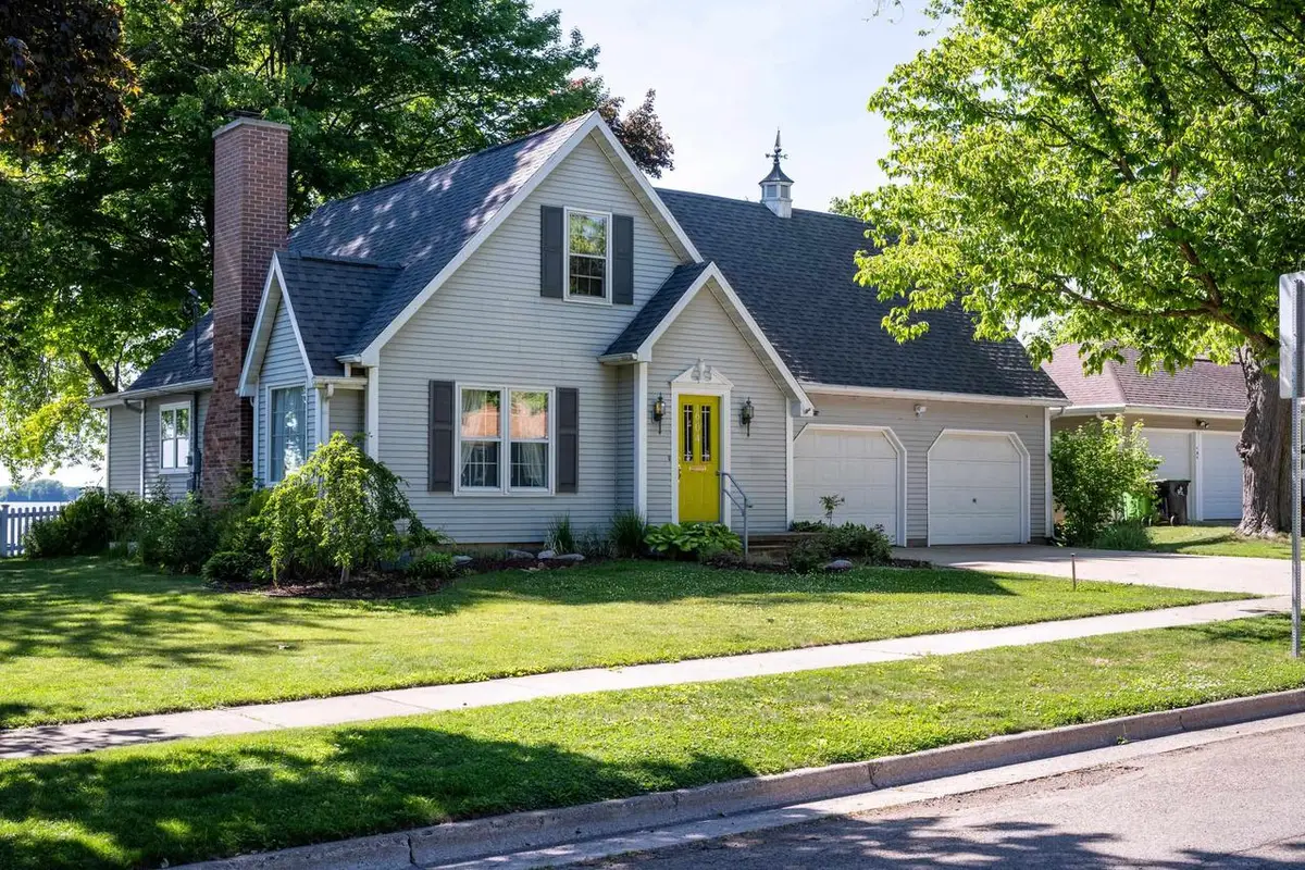 604 Lake Shore Drive, Beaver Dam, WI 53916 - #1