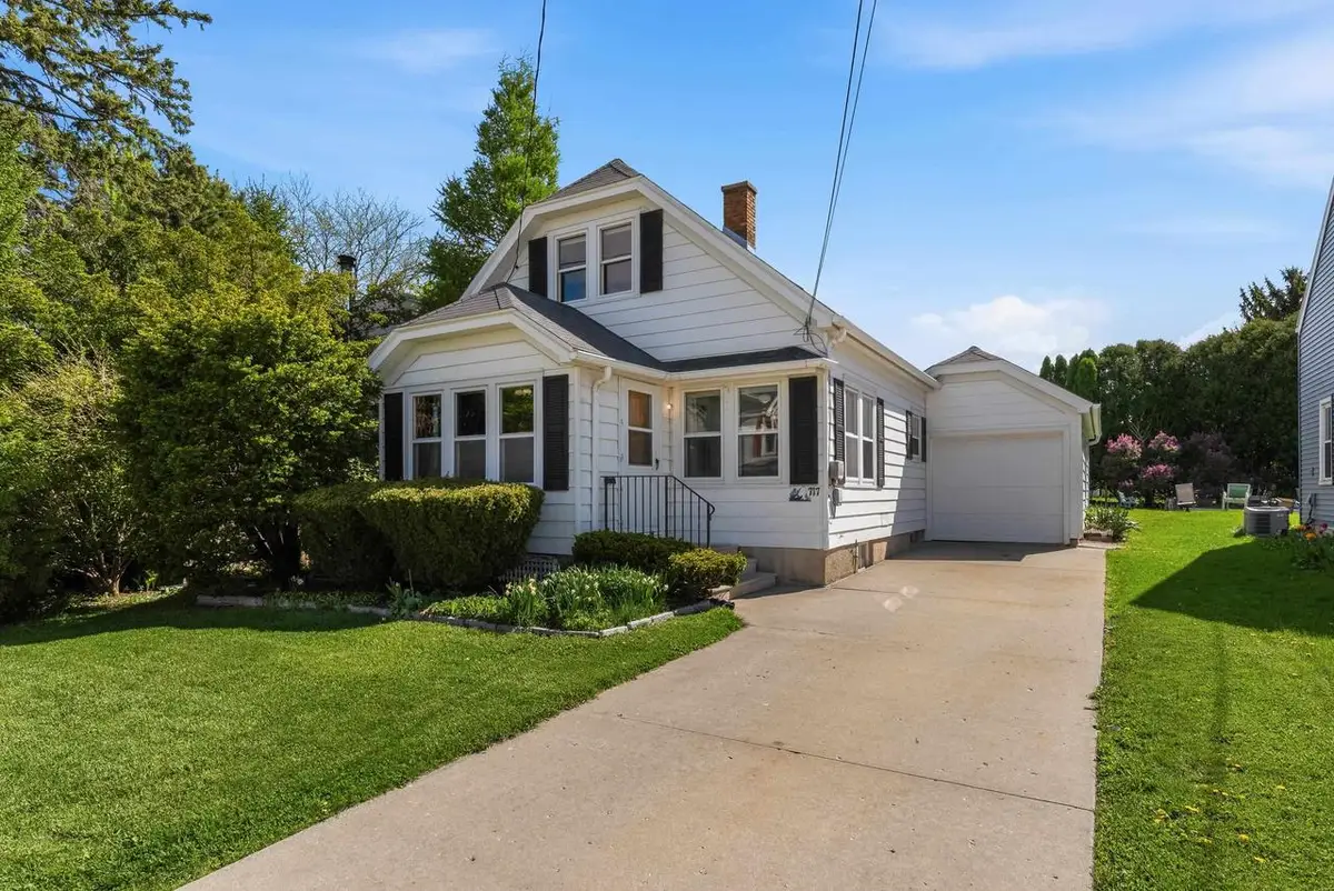 717 University Avenue, Beaver Dam, WI 53916 - #1