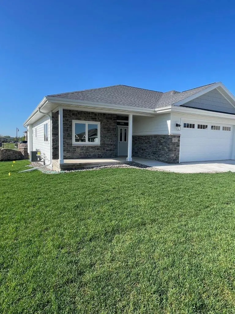 827 Vineyard Drive, Cambridge, WI 53523 - #1