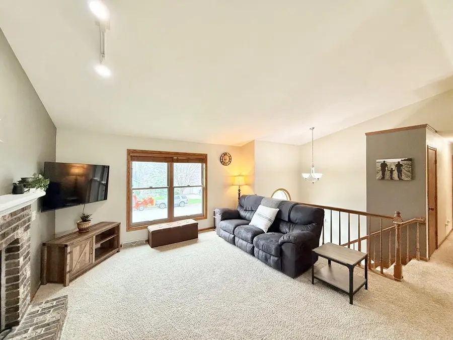 516 Mohawk Trail, Deforest, WI 53532 - #3