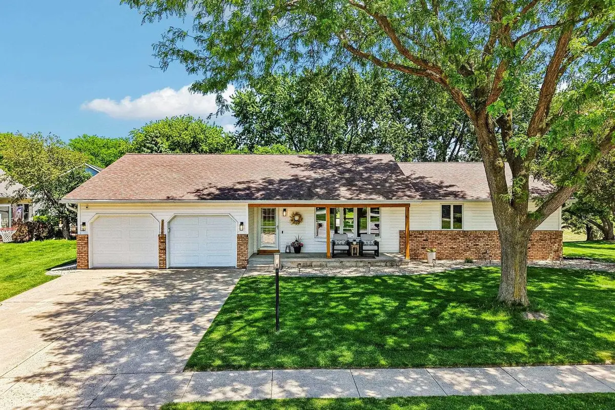 1102 S Holiday Drive, Waunakee, WI 53597 - #1