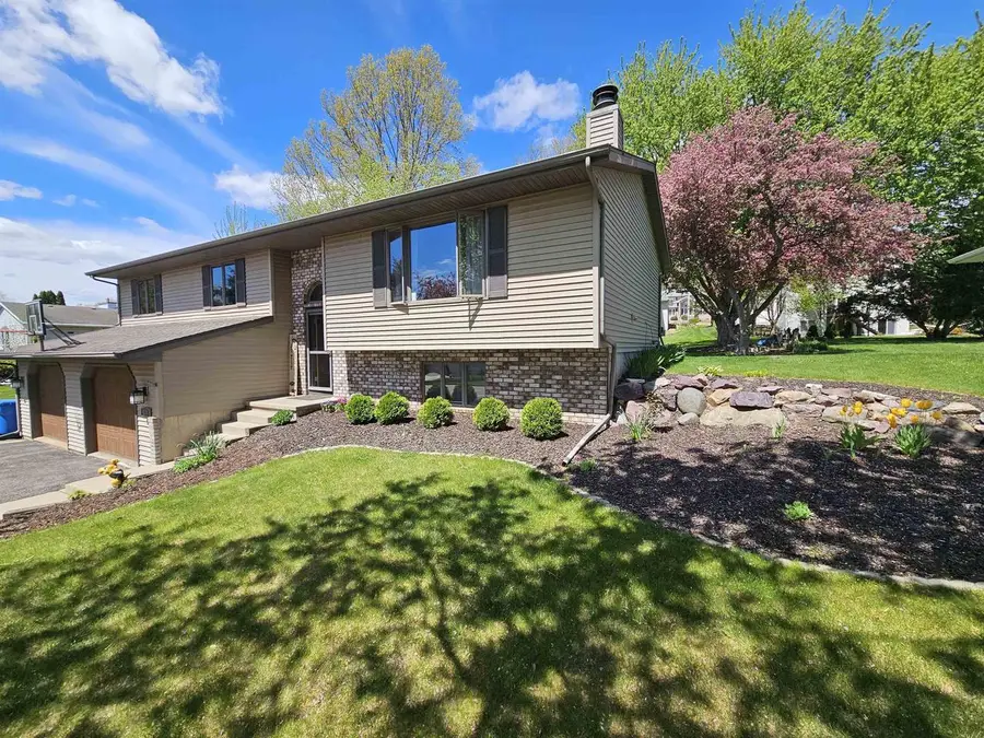 634 Naragansett Avenue, Baraboo, WI 53913 - #2