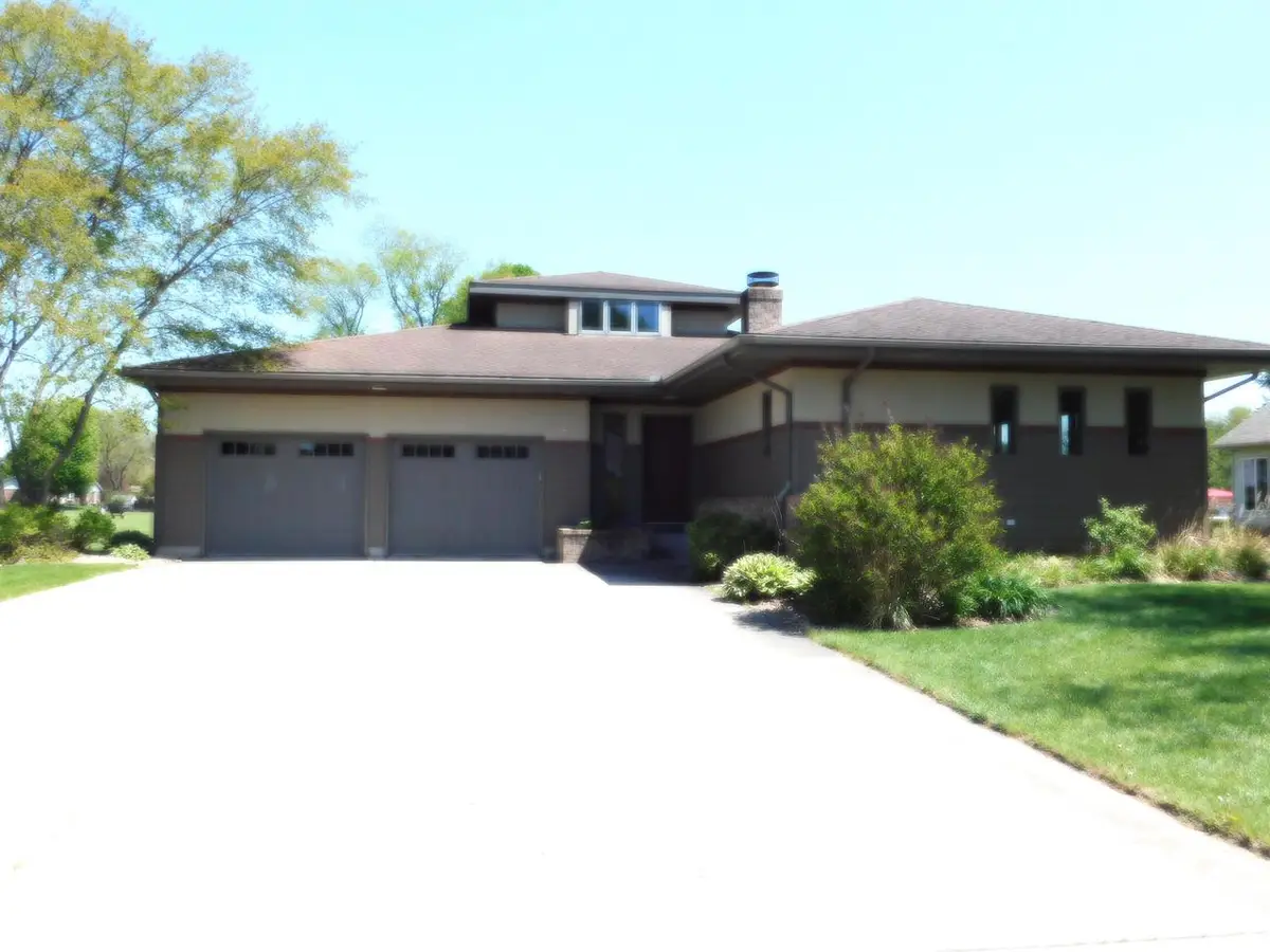 555 Washington Street, Spring Green, WI 53588 - #1