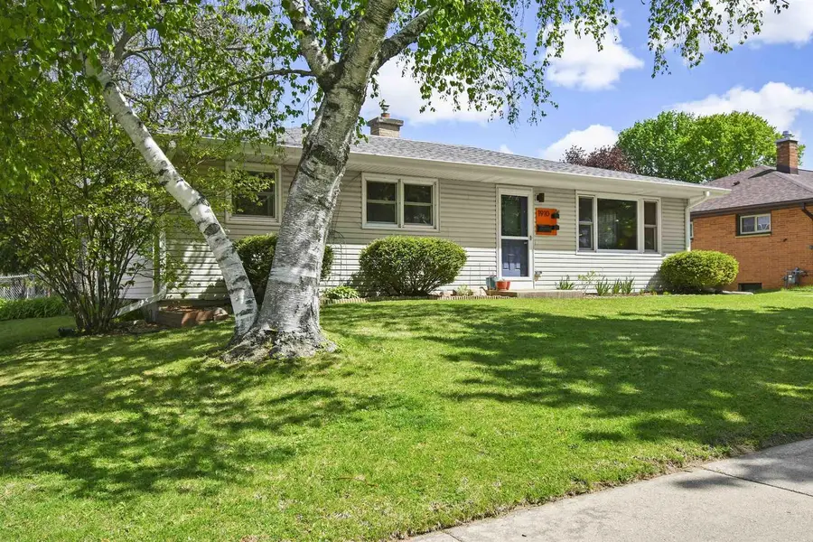 1910 Sachtjen Street, Madison, WI 53704 - #3