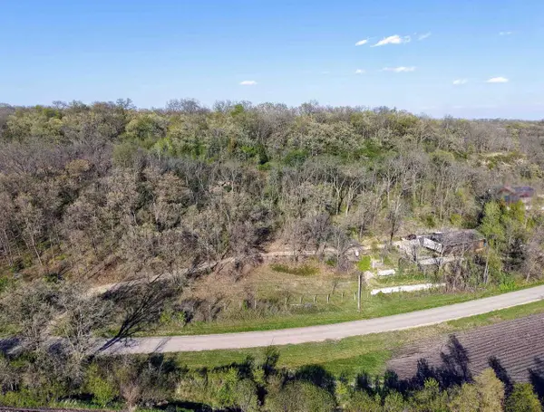 000 Peerless Road, New Glarus, WI 53574