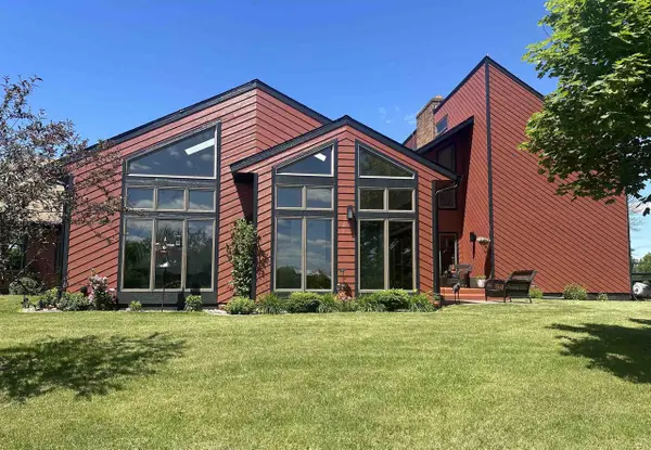 W10290 Lumsden Road, Elroy, WI 53929